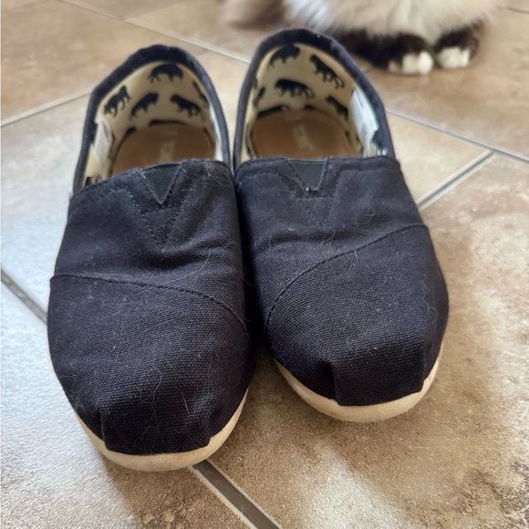 TOMS - Picture 3 of 5